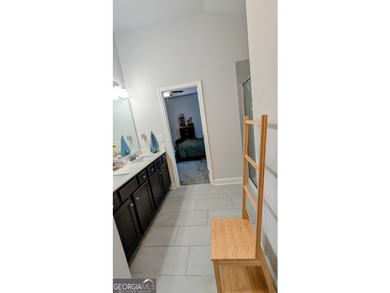 This spacious home features 5 bedrooms and 3 full bathrooms - photo 19