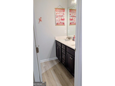 This spacious home features 5 bedrooms and 3 full bathrooms - photo 23