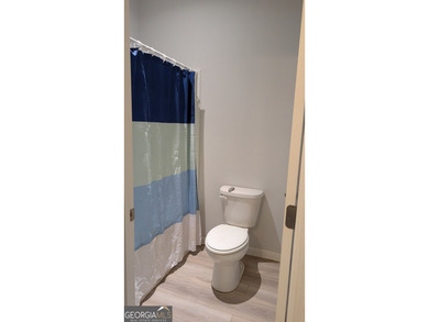 This spacious home features 5 bedrooms and 3 full bathrooms - photo 24