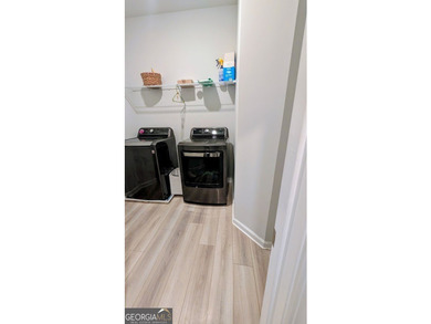 This spacious home features 5 bedrooms and 3 full bathrooms - photo 25