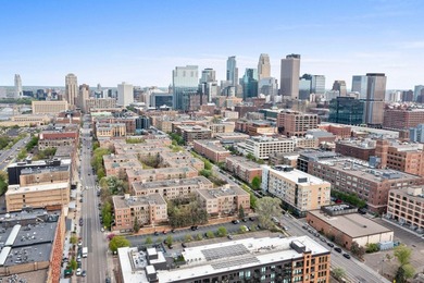 Rare North Loop townhome-style condo with private entry and - photo 25