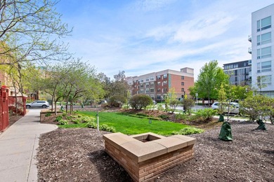 Rare North Loop townhome-style condo with private entry and - photo 27
