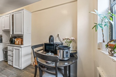 *Welcome to this spacious 2nd-floor Studio apartment , a true - photo 11