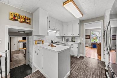Welcome to this 4 bedroom, 1.5 bathroom home nestled at the end - photo 12