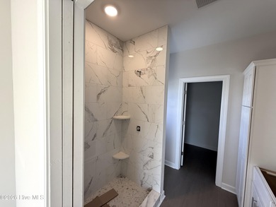 Gorgeous 3 bedroom 2 bath home in Morehead City. You will not