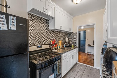 *Welcome to this spacious 2nd-floor Studio apartment , a true - photo 13