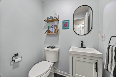 Welcome to this 4 bedroom, 1.5 bathroom home nestled at the end - photo 17