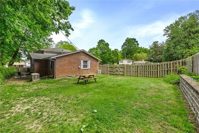 Welcome to this 4 bedroom, 1.5 bathroom home nestled at the end - photo 29
