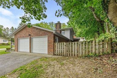 Welcome to this 4 bedroom, 1.5 bathroom home nestled at the end - photo 31