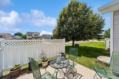 Enjoy easy living in this spacious end-unit ranch townhome - photo 3