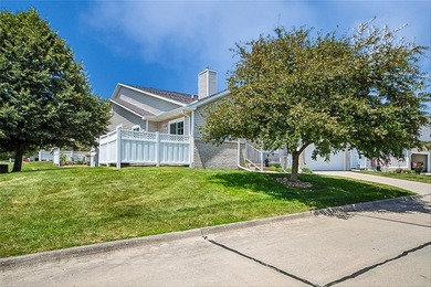 Enjoy easy living in this spacious end-unit ranch townhome - photo 4