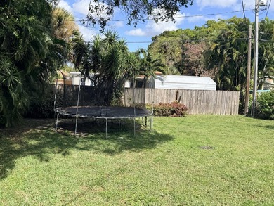Charming 3 bedroom 2 bath home 1 mile from Rosemary Square and - photo 2