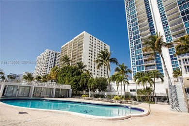 Luxury combined Miami Beach penthouse (PH06/08) offering 2,244 - photo 34