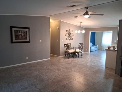 Rare 3 bedroom, 2 bathroom home with cathedral ceiling, 4 - photo 3