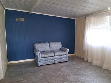 Rare 3 bedroom, 2 bathroom home with cathedral ceiling, 4 - photo 8