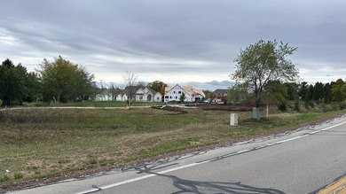 A rare opportunity to build your dream custom home in a golf - photo 1