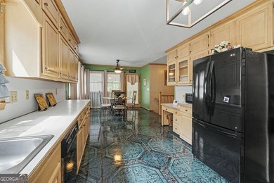 Welcome home to this exquisitely designed Classic Traditional - photo 12