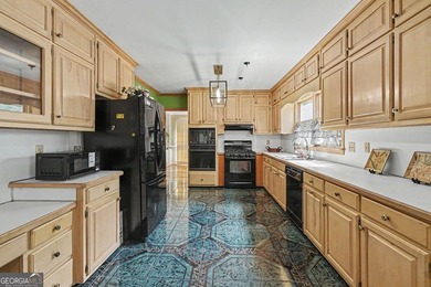 Welcome home to this exquisitely designed Classic Traditional - photo 14