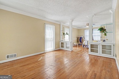 Welcome home to this exquisitely designed Classic Traditional - photo 18