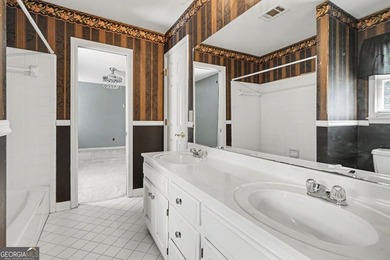 Welcome home to this exquisitely designed Classic Traditional - photo 21