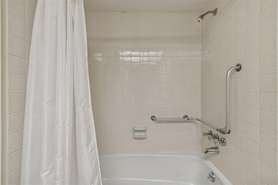 This well maintained unit offers 1,035 sq. ft. features 2 - photo 22