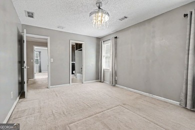 Welcome home to this exquisitely designed Classic Traditional - photo 23