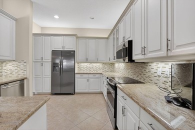 Welcome to this beautifully maintained 3-bedroom, 2.5-bath - photo 5