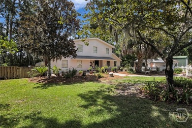 Discover this private mini estate on Hayner's Creek offering a - photo 3