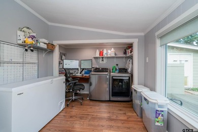 Just minutes from Lake Jacksonville, this beautifully renovated - photo 11