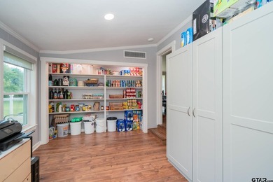 Just minutes from Lake Jacksonville, this beautifully renovated - photo 13