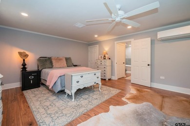 Just minutes from Lake Jacksonville, this beautifully renovated - photo 16