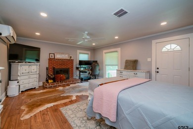 Just minutes from Lake Jacksonville, this beautifully renovated - photo 17
