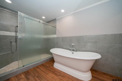 Just minutes from Lake Jacksonville, this beautifully renovated - photo 22