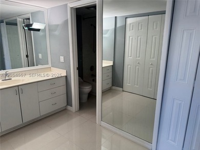 Spacious and bright 2 bed / 2 bath in the most desirable 06 line - photo 22