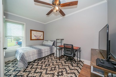 Just minutes from Lake Jacksonville, this beautifully renovated - photo 24