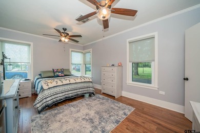 Just minutes from Lake Jacksonville, this beautifully renovated - photo 26