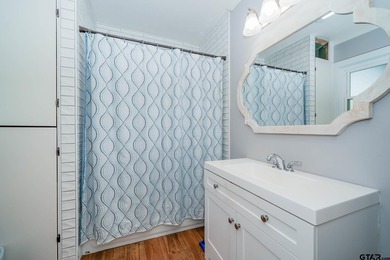 Just minutes from Lake Jacksonville, this beautifully renovated - photo 28