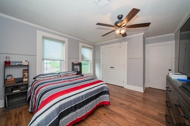 Just minutes from Lake Jacksonville, this beautifully renovated - photo 30