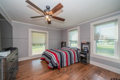 Just minutes from Lake Jacksonville, this beautifully renovated - photo 31