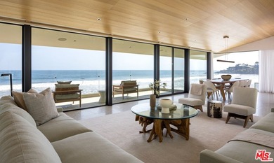 This completely reimagined, exceptional oceanfront estate offers - photo 3
