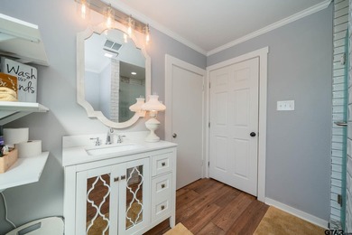 Just minutes from Lake Jacksonville, this beautifully renovated - photo 33