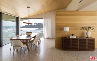This completely reimagined, exceptional oceanfront estate offers - photo 5