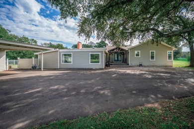 Just minutes from Lake Jacksonville, this beautifully renovated - photo 36