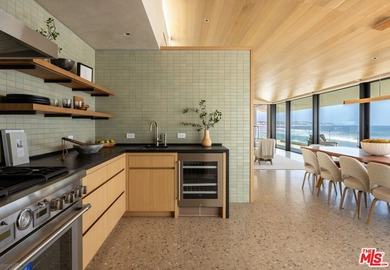 This completely reimagined, exceptional oceanfront estate offers - photo 8