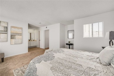 Welcome to this beautifully maintained townhome offering comfort - photo 16