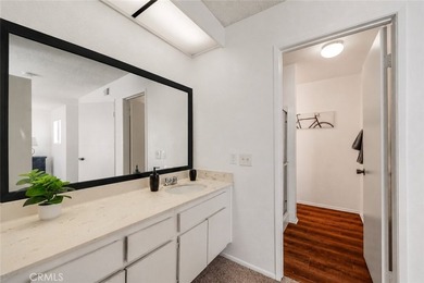 Welcome to this beautifully maintained townhome offering comfort - photo 18