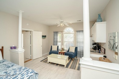 Walk right into your bright and cherry home away from home! This - photo 22