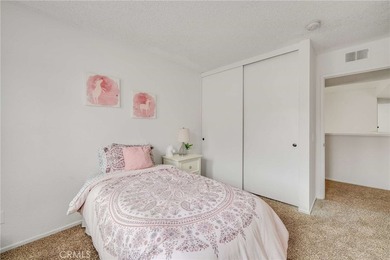 Welcome to this beautifully maintained townhome offering comfort - photo 22