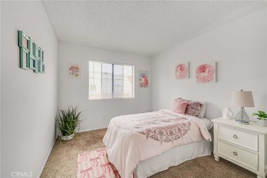Welcome to this beautifully maintained townhome offering comfort - photo 23