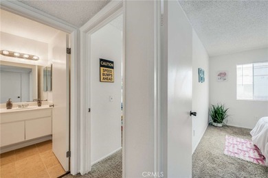 Welcome to this beautifully maintained townhome offering comfort - photo 24